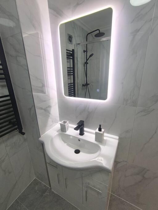 Studio Style Room, Near Tooting Broadway Station Λονδίνο Εξωτερικό φωτογραφία